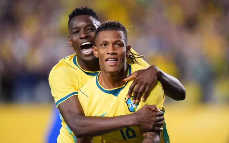Brasil encerra preparação e enfrenta a Escócia pela liderança do grupo